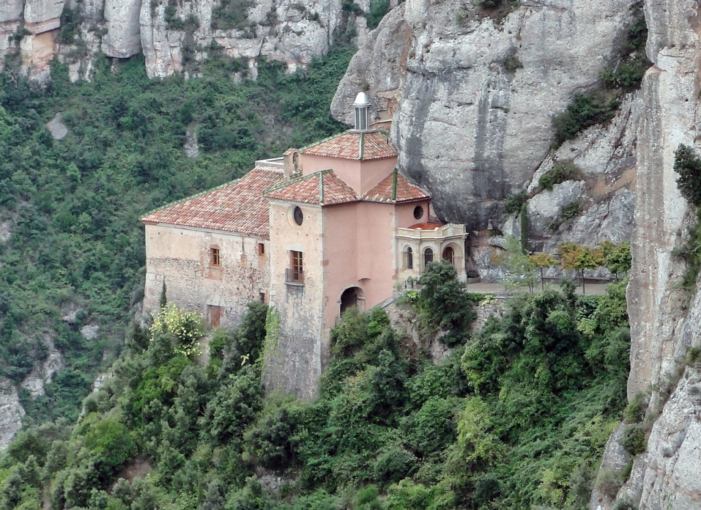 1280px-Santa_Cova_Chapel_Montserrat-1024x745.jpg